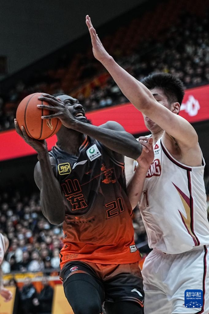 CBA常规赛:山东高速胜浙江稠州金租 CBA常规赛:山东高速胜浙江稠州金租