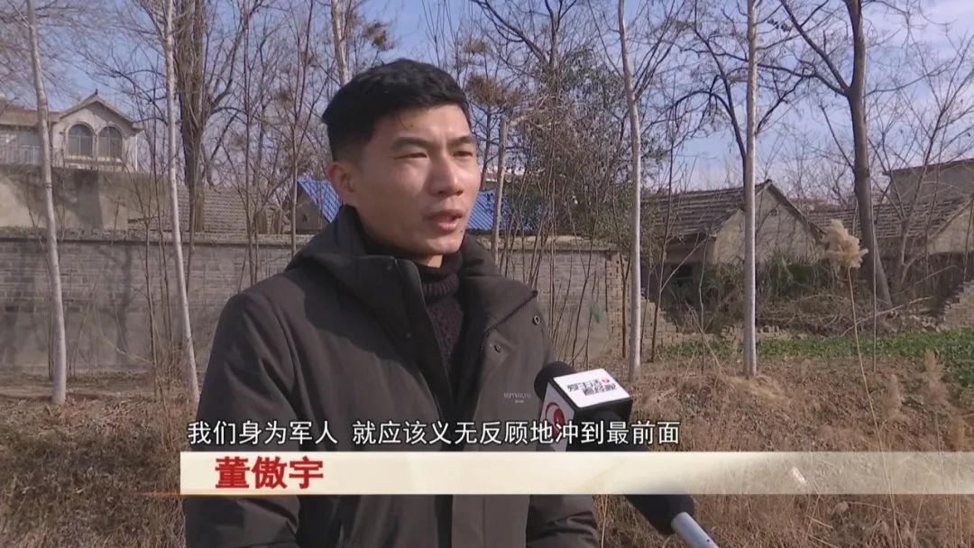 安徽一“兵哥哥”返乡探亲途中，勇救落水老人！