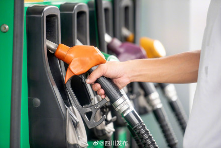 今晚国内油价上涨！加满一箱92号汽油多花13.5元左右
