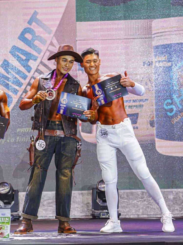 一个多月减48斤!31岁武汉医生拿下全国健美冠军 一个多月减48斤!31岁武汉医生拿下全国健美冠军