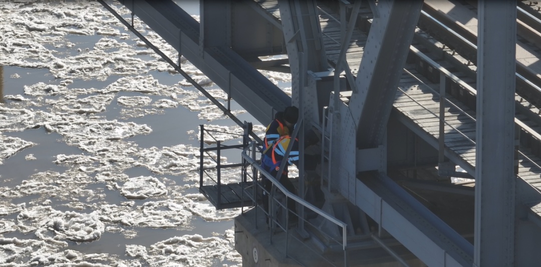 “第一次上桥时还腿抖”的他，迎来第35个春运