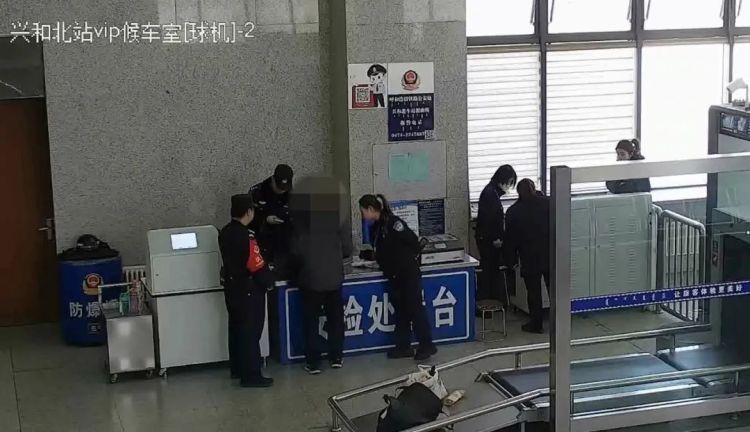 旅客携带“杀羊刀”进火车站被呼和浩特铁路警方查获！