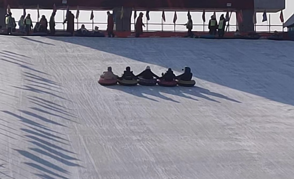 冰雪旅游火了!你会买“防摔险”吗? 冰雪旅游火了!你会买“防摔险”吗?