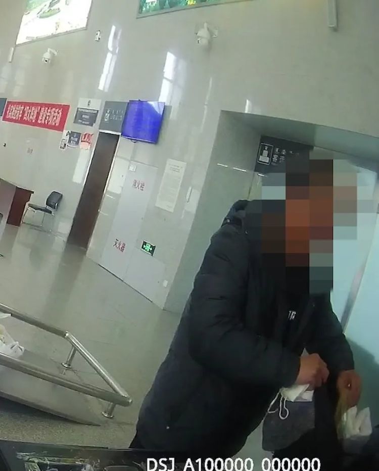 旅客携带“杀羊刀”进火车站被呼和浩特铁路警方查获！