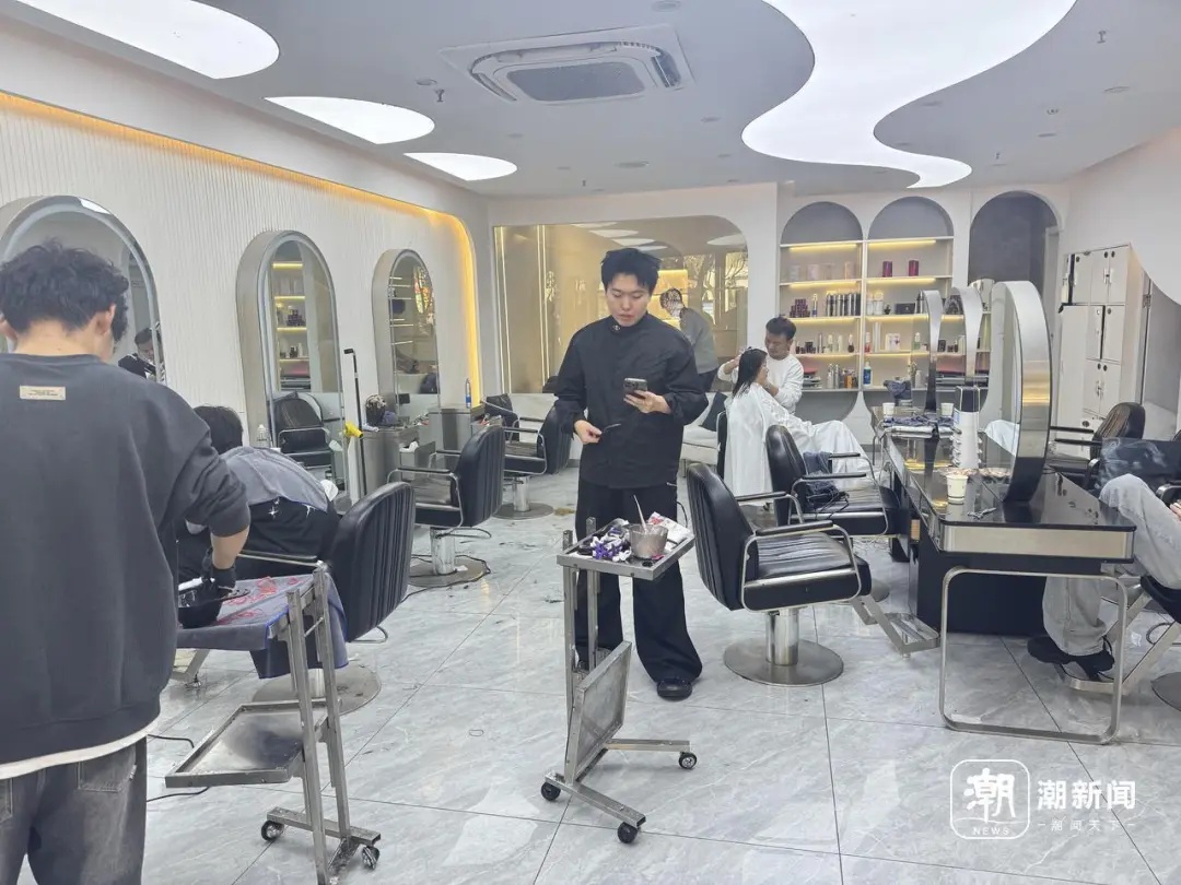 “刘亦菲同款”爆火!需求量激增,等到深夜也没号了... “刘亦菲同款”爆火!需求量激增,等到深夜也没号了...