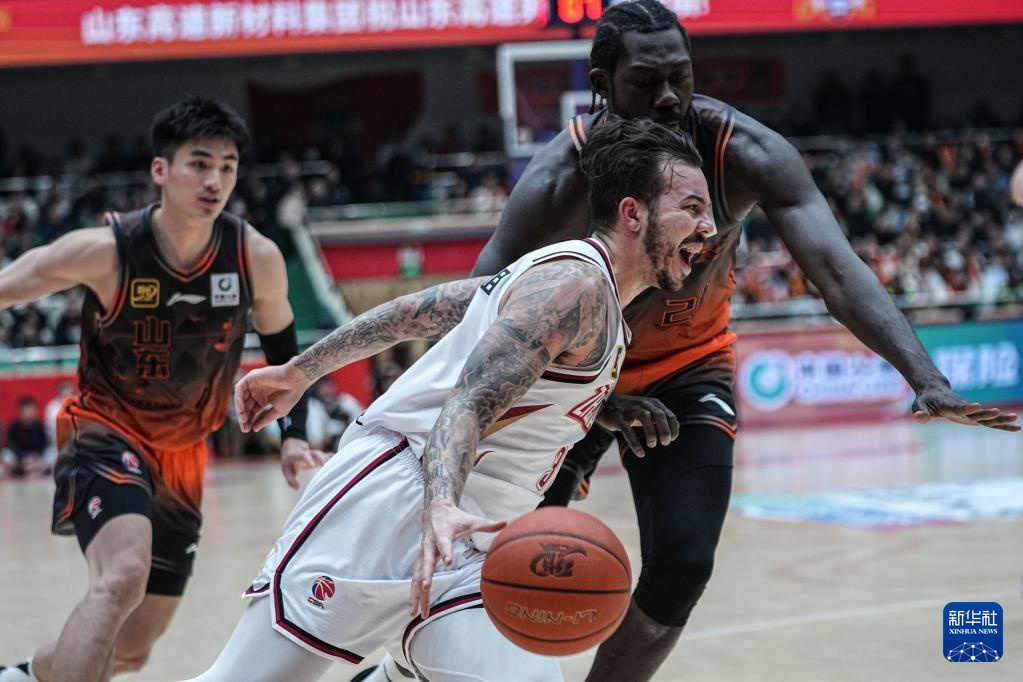 CBA常规赛:山东高速胜浙江稠州金租 CBA常规赛:山东高速胜浙江稠州金租
