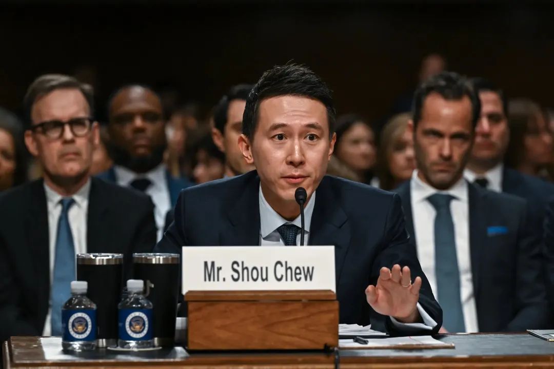 “周受资将受邀出席特朗普就职典礼”