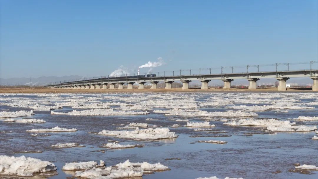 “第一次上桥时还腿抖”的他，迎来第35个春运