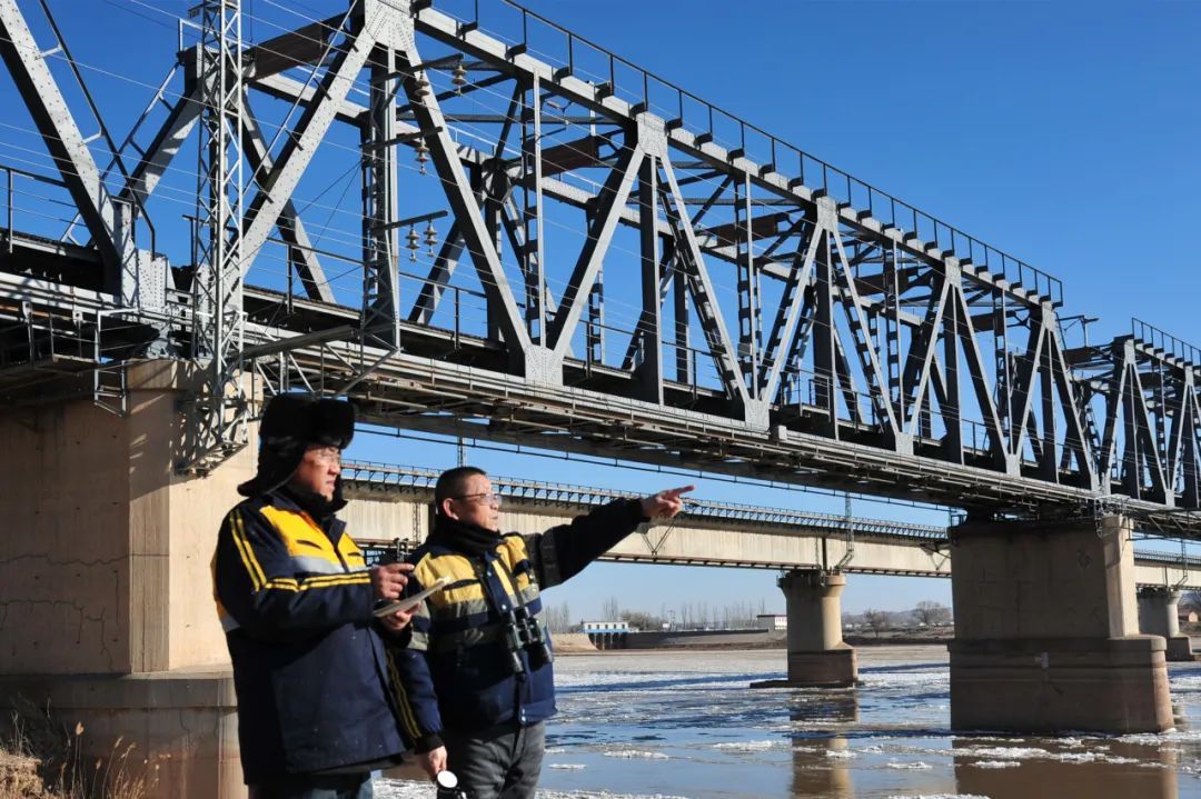 “第一次上桥时还腿抖”的他，迎来第35个春运