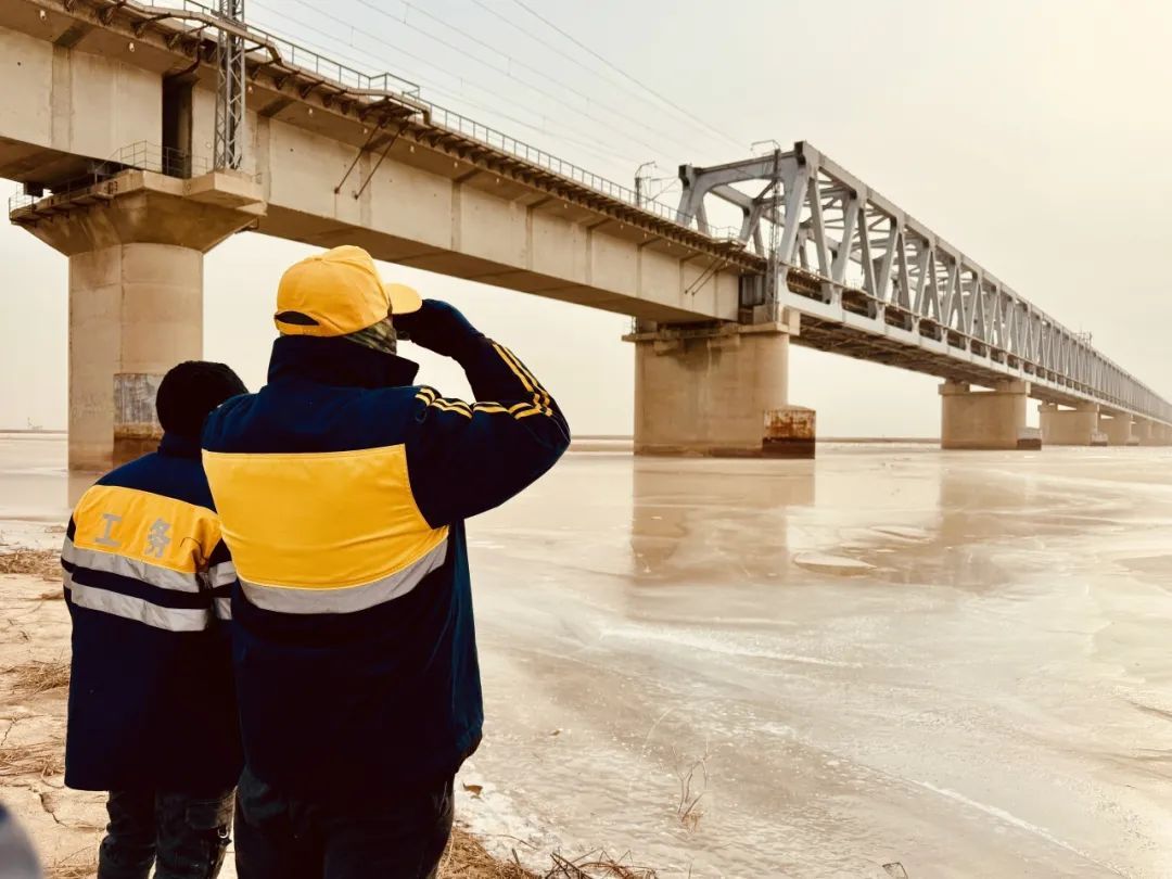 “第一次上桥时还腿抖”的他，迎来第35个春运