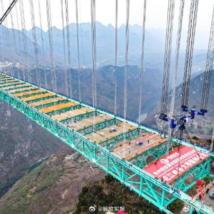 贵州花江峡谷大桥成功合龙