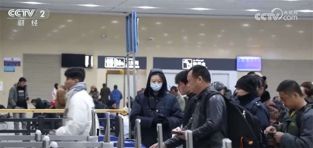 春运第三天跨区域人员流动量预计超1.9亿人次 全力保障平安有序出行 春运第三天跨区域人员流动量预计超1.9亿人次 全力保障平安有序出行