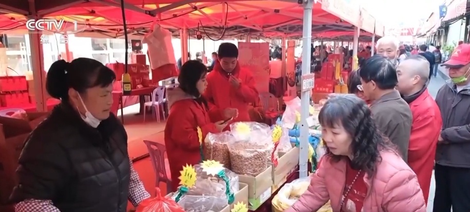 节日市场红红火火,文化味、年味儿……好一幅人间烟火气的“年俗画” 节日市场红红火火,文化味、年味儿……好一幅人间烟火气的“年俗画”