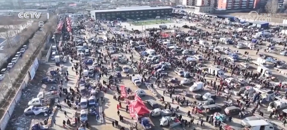 节日市场红红火火,文化味、年味儿……好一幅人间烟火气的“年俗画” 节日市场红红火火,文化味、年味儿……好一幅人间烟火气的“年俗画”