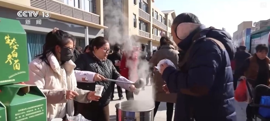节日市场红红火火,文化味、年味儿……好一幅人间烟火气的“年俗画” 节日市场红红火火,文化味、年味儿……好一幅人间烟火气的“年俗画”