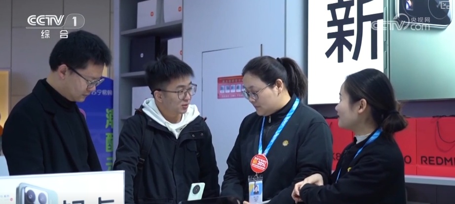 节日市场红红火火,文化味、年味儿……好一幅人间烟火气的“年俗画” 节日市场红红火火,文化味、年味儿……好一幅人间烟火气的“年俗画”