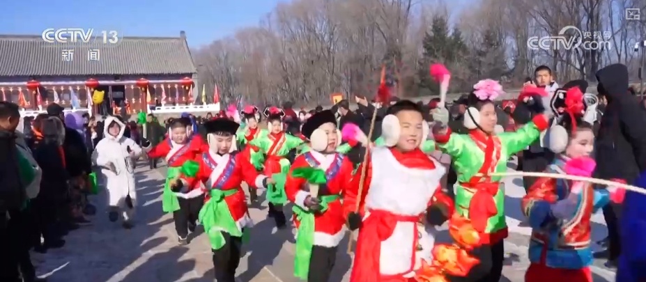 节日市场红红火火,文化味、年味儿……好一幅人间烟火气的“年俗画” 节日市场红红火火,文化味、年味儿……好一幅人间烟火气的“年俗画”