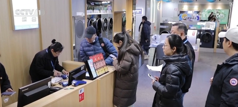 节日市场红红火火,文化味、年味儿……好一幅人间烟火气的“年俗画” 节日市场红红火火,文化味、年味儿……好一幅人间烟火气的“年俗画”