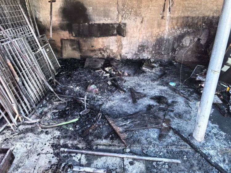 孝顺女婿辛苦烤串,不小心“火烧”岳父家! 孝顺女婿辛苦烤串,不小心“火烧”岳父家!