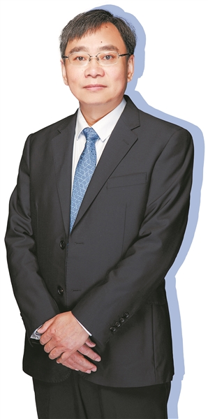 冯江华:跑出高速列车创新“加速度” 冯江华:跑出高速列车创新“加速度”