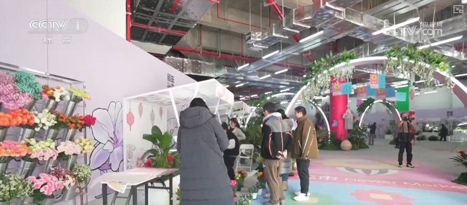 节日市场红红火火,文化味、年味儿……好一幅人间烟火气的“年俗画” 节日市场红红火火,文化味、年味儿……好一幅人间烟火气的“年俗画”