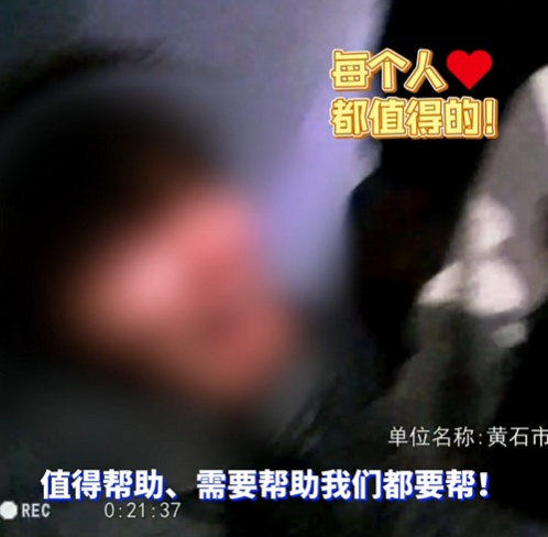 心疼又好笑!轻生小伙被救后“挨训”,醉到站不稳仍不忘敬礼 心疼又好笑!轻生小伙被救后“挨训”,醉到站不稳仍不忘敬礼