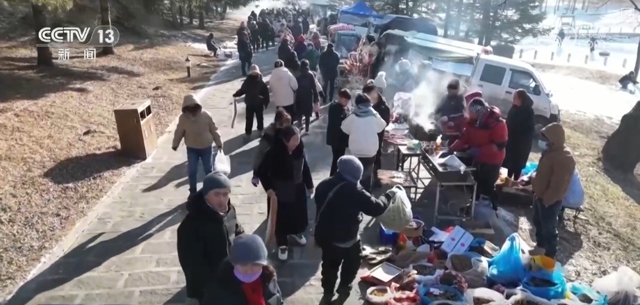 节日市场红红火火,文化味、年味儿……好一幅人间烟火气的“年俗画” 节日市场红红火火,文化味、年味儿……好一幅人间烟火气的“年俗画”
