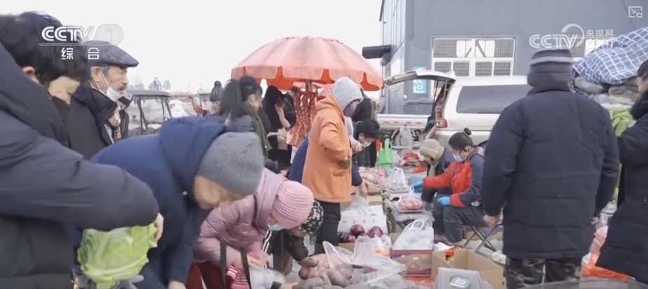 节日市场红红火火,文化味、年味儿……好一幅人间烟火气的“年俗画” 节日市场红红火火,文化味、年味儿……好一幅人间烟火气的“年俗画”