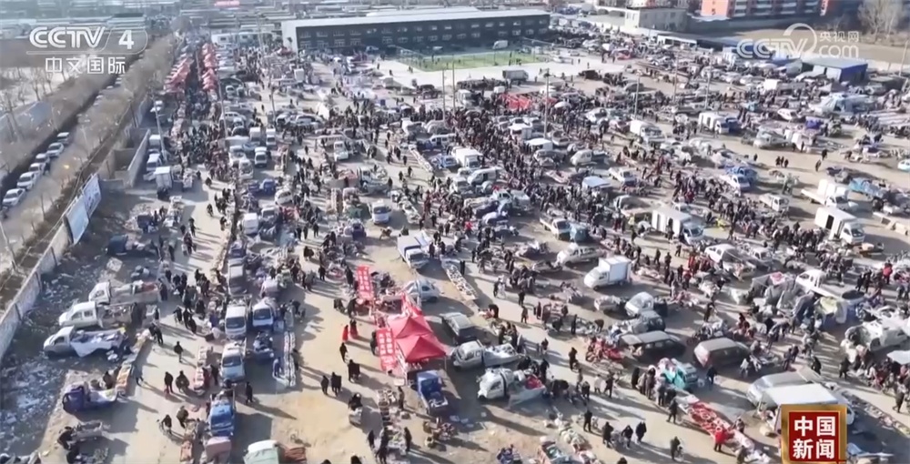 冰灯、花灯扮靓城市年味渐浓 年货市集购销两旺“国潮”引领新风尚 冰灯、花灯扮靓城市年味渐浓 年货市集购销两旺“国潮”引领新风尚