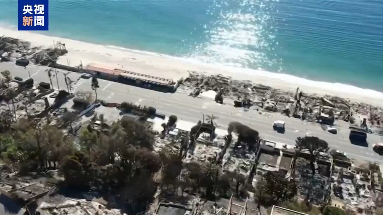 美国加州山火持续 大批居民被迫疏散 经济损失或达2750亿美元 美国加州山火持续 大批居民被迫疏散 经济损失或达2750亿美元