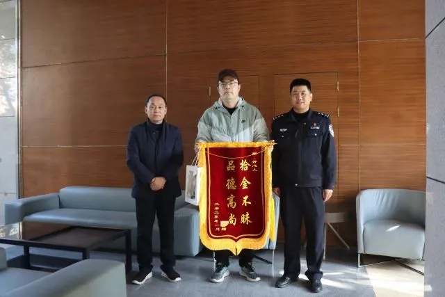 30万年终奖突然消失!杭州男子急疯:这年怎么过…结果亮了 30万年终奖突然消失!杭州男子急疯:这年怎么过…结果亮了