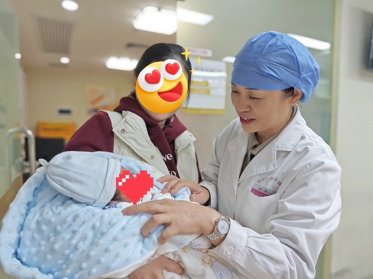 最轻的宝宝仅0.65kg！佛山一女子成功诞下早产3胞胎！