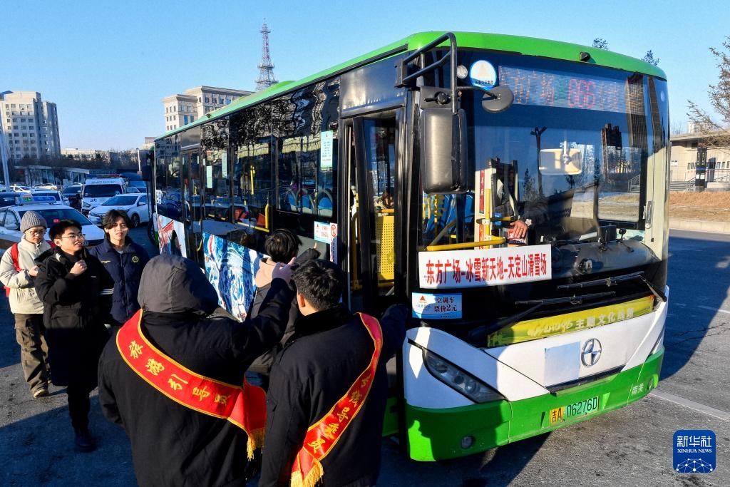新春走基层丨公交老司机的冰雪新使命