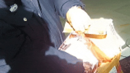 这位司机师傅直接将车开进了派出所 这位司机师傅直接将车开进了派出所