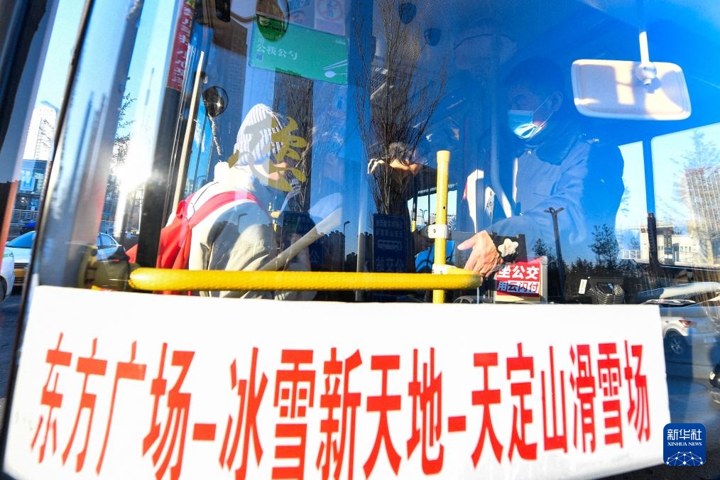 新春走基层丨公交老司机的冰雪新使命
