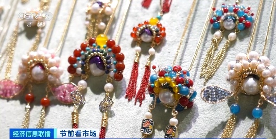 首个“世界非遗版”春节来了!国潮热持续升温,义乌爆单→ 首个“世界非遗版”春节来了!国潮热持续升温,义乌爆单→