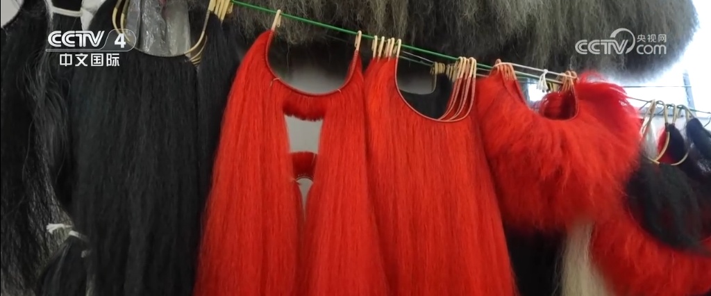 传统春节民俗与特色产业惊喜“碰撞” 激发乡村振兴“新引擎” 传统春节民俗与特色产业惊喜“碰撞” 激发乡村振兴“新引擎”