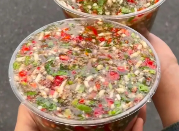 吃折耳根的人都沉默了！重庆人：两眼一黑，只希望是幻觉