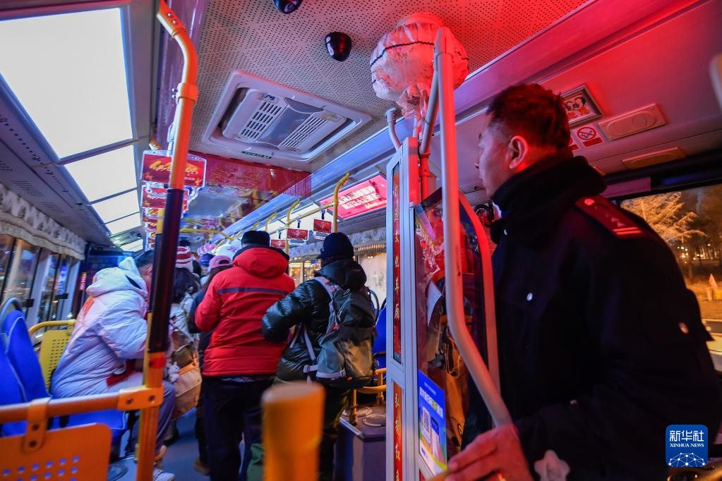 新春走基层丨公交老司机的冰雪新使命