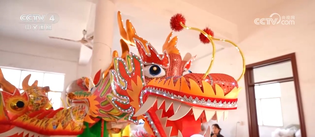 传统春节民俗与特色产业惊喜“碰撞” 激发乡村振兴“新引擎” 传统春节民俗与特色产业惊喜“碰撞” 激发乡村振兴“新引擎”