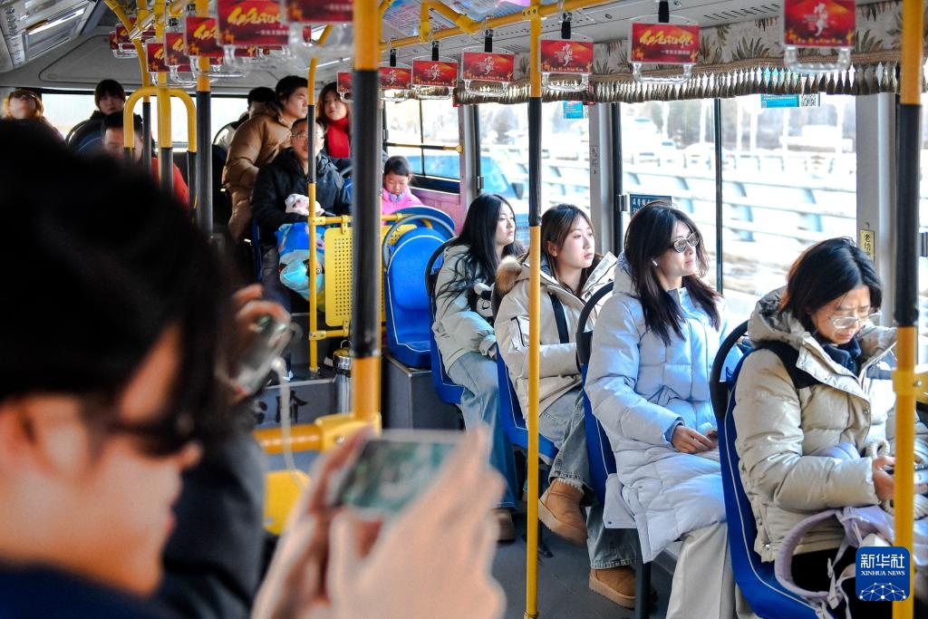 新春走基层丨公交老司机的冰雪新使命