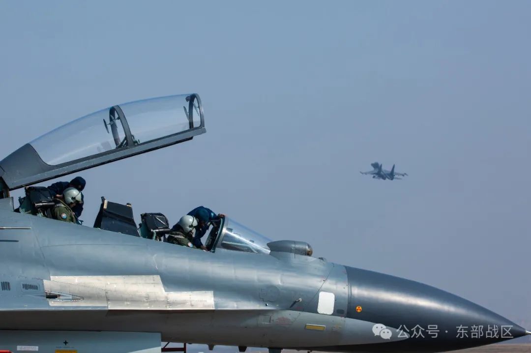 硬核大片!东部战区多架战机呼啸升空实战化训练 硬核大片!东部战区多架战机呼啸升空实战化训练