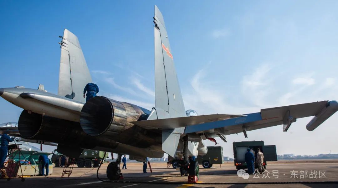 硬核大片!东部战区多架战机呼啸升空实战化训练 硬核大片!东部战区多架战机呼啸升空实战化训练