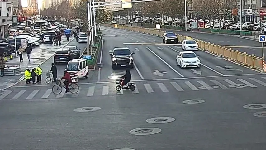 河北街头，这群“奶爸”有点特别……