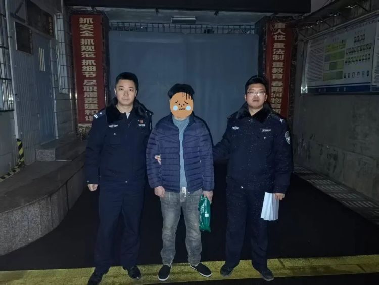 为当网红伪造警情通报称“四川三台发生刑案致一人死亡”,造谣男子被行拘! 为当网红伪造警情通报称“四川三台发生刑案致一人死亡”,造谣男子被行拘!