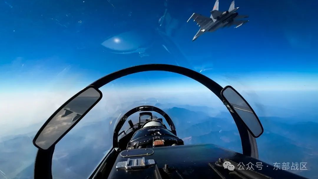 硬核大片!东部战区多架战机呼啸升空实战化训练 硬核大片!东部战区多架战机呼啸升空实战化训练