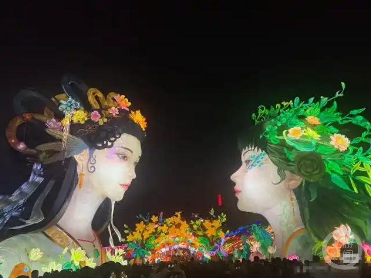 乐山一灯会灯组造型撞脸自贡“青城双姝”,客服回应 乐山一灯会灯组造型撞脸自贡“青城双姝”,客服回应