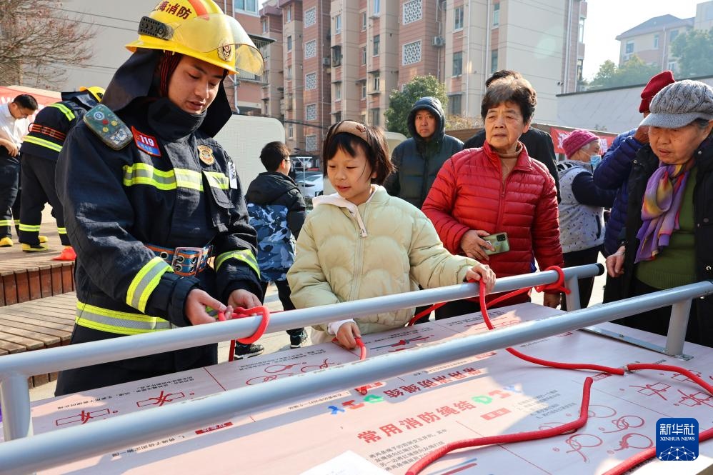 上海举行“1.19”消防安全知识宣传进社区主题日活动 上海举行“1.19”消防安全知识宣传进社区主题日活动