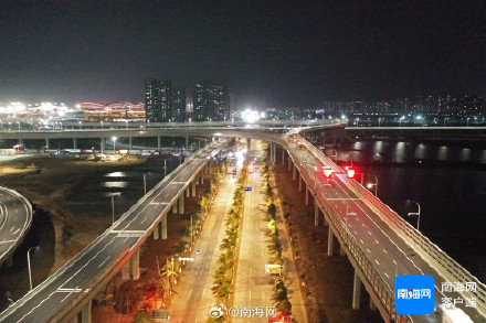 海口新海港片区“二线口岸”，集中查验区专用通道亮灯调试