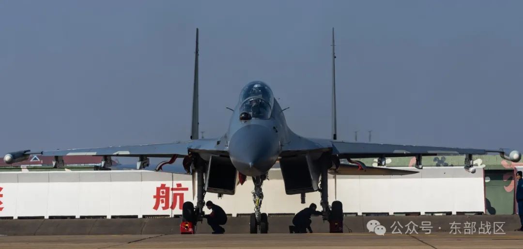 硬核大片!东部战区多架战机呼啸升空实战化训练 硬核大片!东部战区多架战机呼啸升空实战化训练